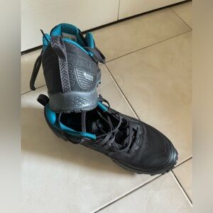 Saucony Women’s Peregrine 10 trail runners size US 8.5